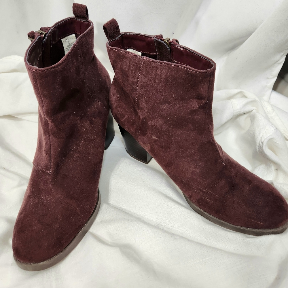 Old Navy Wined Down Wine Color Faux Suede Stacked Block Heels Zip Booties Size 8